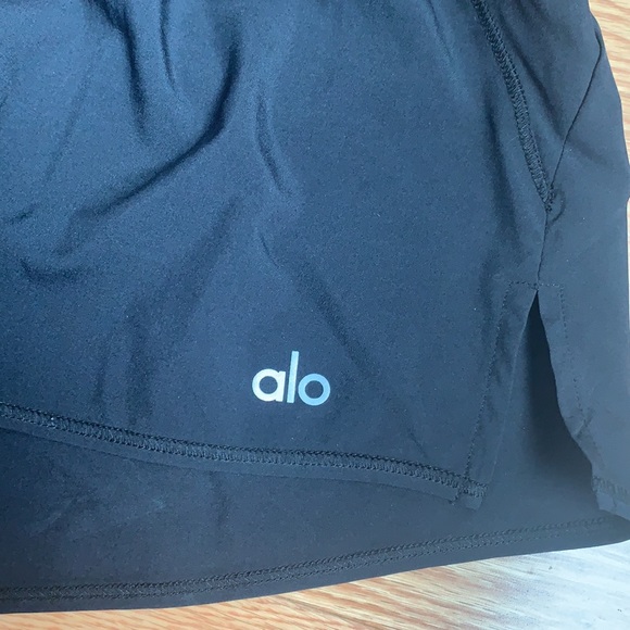BNWT Alo Yoga: Black Stride Shorts - Black XXS - Picture 5 of 7